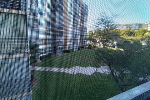 Condo in Pembroke Pines, Florida, 2 bedrooms  № 1958357 - photo 12