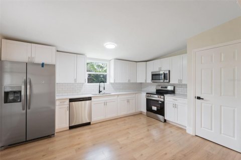 House in Spring Hill, Florida 2 bedrooms, 120.4 sq.m. № 1902307 - photo 9