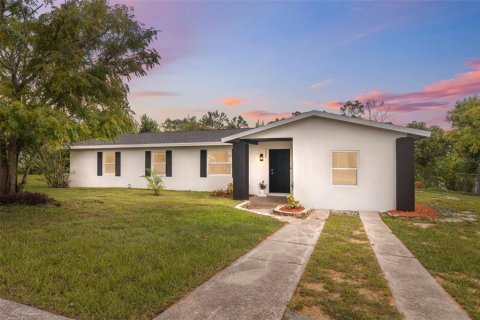 House in Spring Hill, Florida 2 bedrooms, 120.4 sq.m. № 1902307 - photo 1