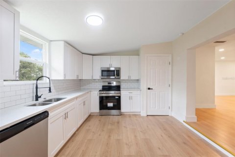 House in Spring Hill, Florida 2 bedrooms, 120.4 sq.m. № 1902307 - photo 23