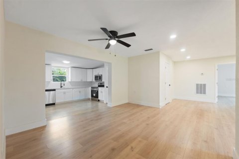 House in Spring Hill, Florida 2 bedrooms, 120.4 sq.m. № 1902307 - photo 22