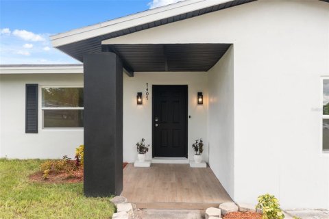 House in Spring Hill, Florida 2 bedrooms, 120.4 sq.m. № 1902307 - photo 2