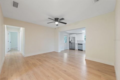 House in Spring Hill, Florida 2 bedrooms, 120.4 sq.m. № 1902307 - photo 21