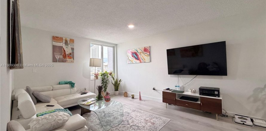 Кондоминиум с 1 спальней в Санни-Айлс-Бич, Флорида № 1964993