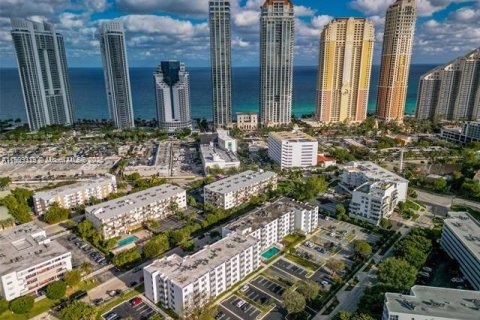 Снять в аренду кондоминиум в Санни-Айлс-Бич, Флорида 1 спальня, 65.96м2, № 1964993 - фото 2