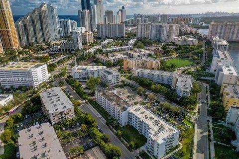 Снять в аренду кондоминиум в Санни-Айлс-Бич, Флорида 1 спальня, 65.96м2, № 1964993 - фото 17