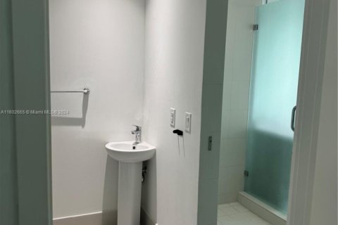 Купить кондоминиум в Майами, Флорида 1 спальня, 56.67м2, № 1958492 - фото 11