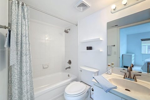 Купить таунхаус в Майами, Флорида 3 спальни, 106.84м2, № 2078201 - фото 18