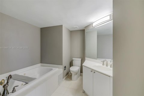 Купить кондоминиум в Авентура, Флорида 1 спальня, 91.04м2, № 2057748 - фото 12