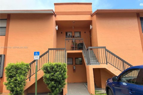 Condo in Hialeah, Florida, 2 bedrooms  № 2260045
