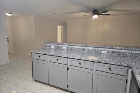 House in Lakeland, Florida 3 bedrooms, 110.18 sq.m. № 1528832 - photo 5