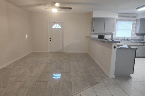 House in Lakeland, Florida 3 bedrooms, 110.18 sq.m. № 1528832 - photo 13