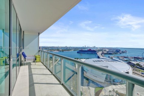 Condo in Miami, Florida, 2 bedrooms  № 1989548 - photo 12