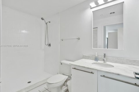 Condo in Miami, Florida, 2 bedrooms  № 1989548 - photo 22