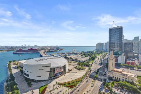 Condo in Miami, Florida, 2 bedrooms  № 1989548 - photo 14