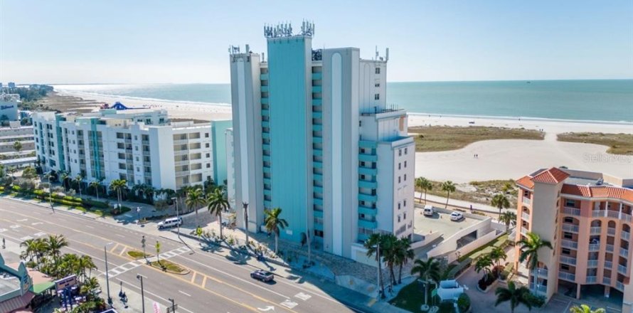 Condo à Treasure Island, Floride, 3 chambres № 1393733