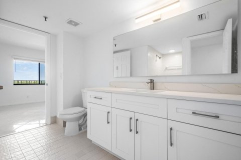 Condo in Delray Beach, Florida, 2 bedrooms № 2248390 - photo 10