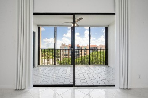 Condo in Delray Beach, Florida, 2 bedrooms № 2248390 - photo 17
