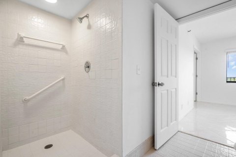 Condo in Delray Beach, Florida, 2 bedrooms № 2248390 - photo 12