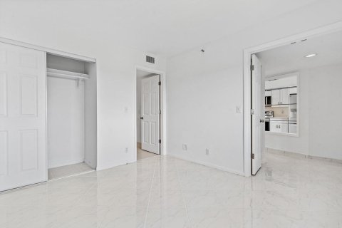 Condo in Delray Beach, Florida, 2 bedrooms № 2248390 - photo 14