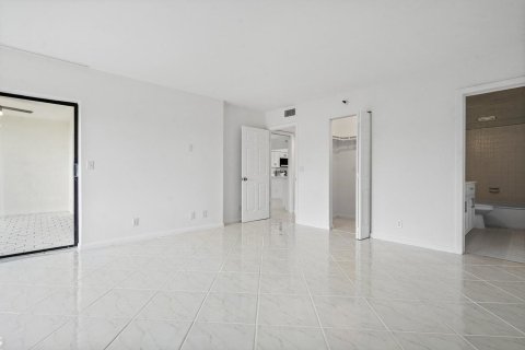Condo in Delray Beach, Florida, 2 bedrooms № 2248390 - photo 9