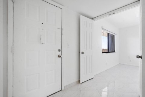 Condo in Delray Beach, Florida, 2 bedrooms № 2248390 - photo 16