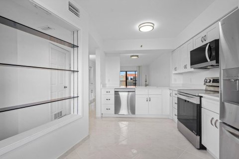Condo in Delray Beach, Florida, 2 bedrooms № 2248390 - photo 2