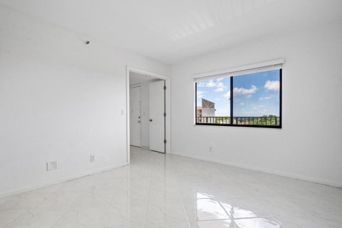 Condo in Delray Beach, Florida, 2 bedrooms № 2248390 - photo 13