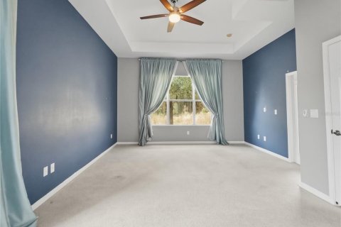 House in New Port Richey, Florida 4 bedrooms, 289.3 sq.m. № 2209748 - photo 15