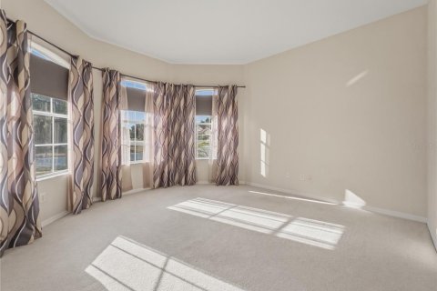 House in New Port Richey, Florida 4 bedrooms, 289.3 sq.m. № 2209748 - photo 19