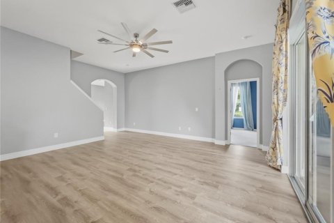 House in New Port Richey, Florida 4 bedrooms, 289.3 sq.m. № 2209748 - photo 10