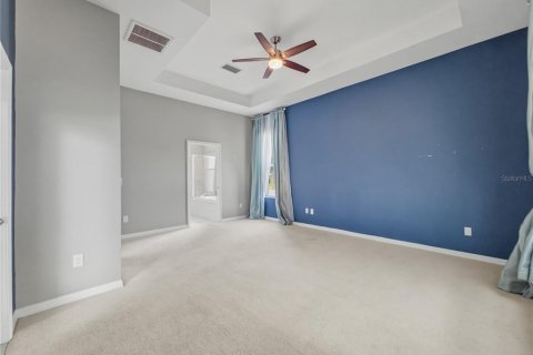 House in New Port Richey, Florida 4 bedrooms, 289.3 sq.m. № 2209748 - photo 14