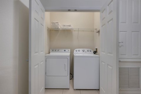 Condo in Orlando, Florida, 3 bedrooms  № 2396039 - photo 21