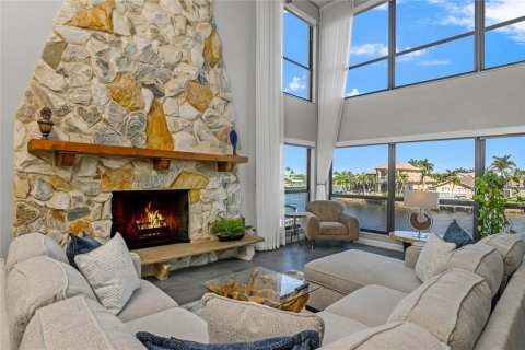Condominio en venta en Cape Coral, Florida, 4 dormitorios, 214.14 m2 № 1732795 - foto 5