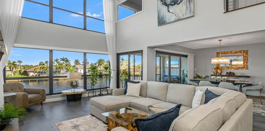 Condominio en Cape Coral, Florida, 4 dormitorios  № 1732795