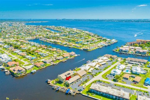 Condominio en venta en Cape Coral, Florida, 4 dormitorios, 214.14 m2 № 1732795 - foto 6