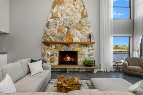 Condominio en venta en Cape Coral, Florida, 4 dormitorios, 214.14 m2 № 1732795 - foto 15