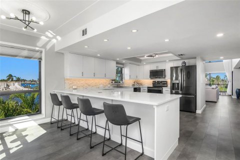 Condominio en venta en Cape Coral, Florida, 4 dormitorios, 214.14 m2 № 1732795 - foto 10