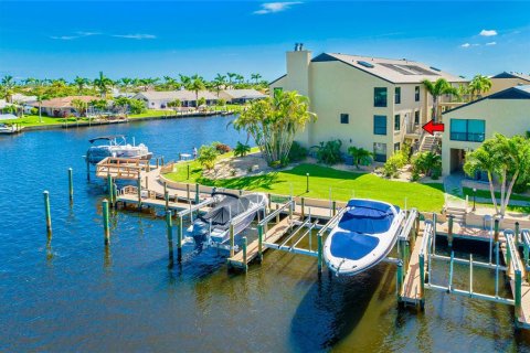 Condominio en venta en Cape Coral, Florida, 4 dormitorios, 214.14 m2 № 1732795 - foto 7