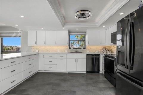 Condominio en venta en Cape Coral, Florida, 4 dormitorios, 214.14 m2 № 1732795 - foto 11