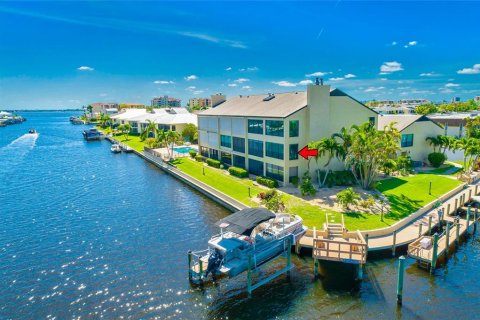 Condominio en venta en Cape Coral, Florida, 4 dormitorios, 214.14 m2 № 1732795 - foto 4