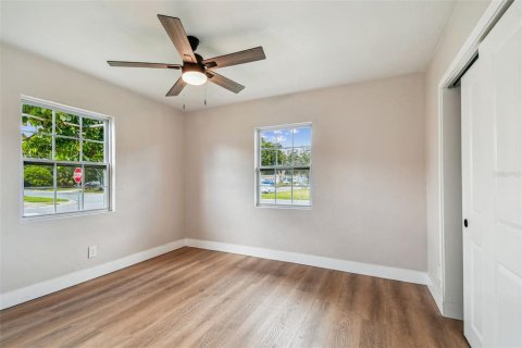 House in Gulfport, Florida 2 bedrooms, 120.77 sq.m. № 1887001 - photo 10