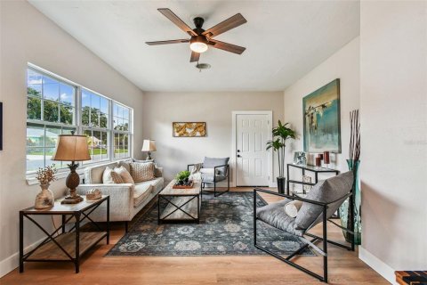 House in Gulfport, Florida 2 bedrooms, 120.77 sq.m. № 1887001 - photo 8