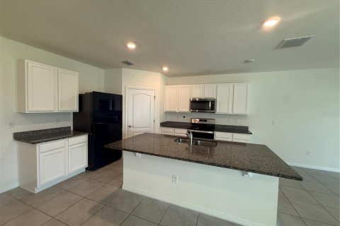 Villa ou maison à louer à Zellwood, Floride: 5 chambres, 243.96 m2 № 2339179 - photo 4