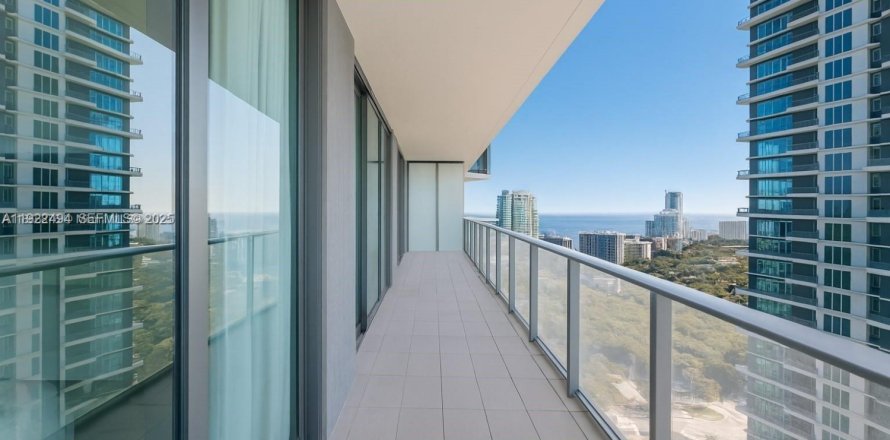 Condominio en Miami, Florida, 2 dormitorios  № 1976463