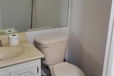 Condo in North Miami, Florida, 1 bedroom  № 1699398 - photo 16