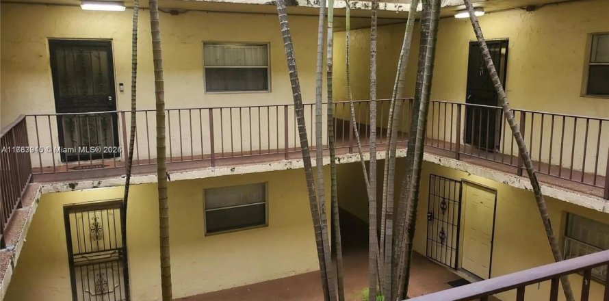 Condo in North Miami, Florida, 1 bedroom  № 1699398