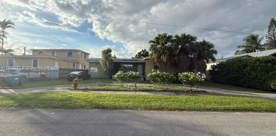 Casa en Miami, Florida 6 dormitorios, 209.03 m2 № 1887332