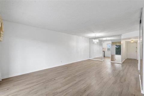 Copropriété à louer à Coral Springs, Floride: 2 chambres, 83.61 m2 № 2288580 - photo 12