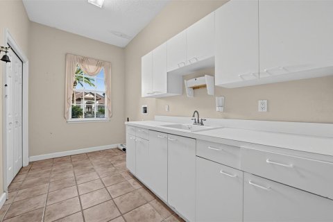 Villa ou maison à vendre à Orlando, Floride: 5 chambres, 341.97 m2 № 2415310 - photo 17